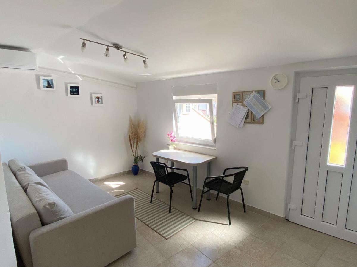 Beachfront Apartment Vir Exterior foto